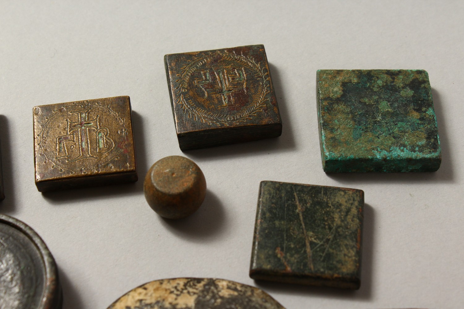 A COLLECTION OF TWENTY-ONE BYZANTINE BRONZE RECTANGULAR AND DISC WEIGHTS. Various Sizes. - Image 10 of 15