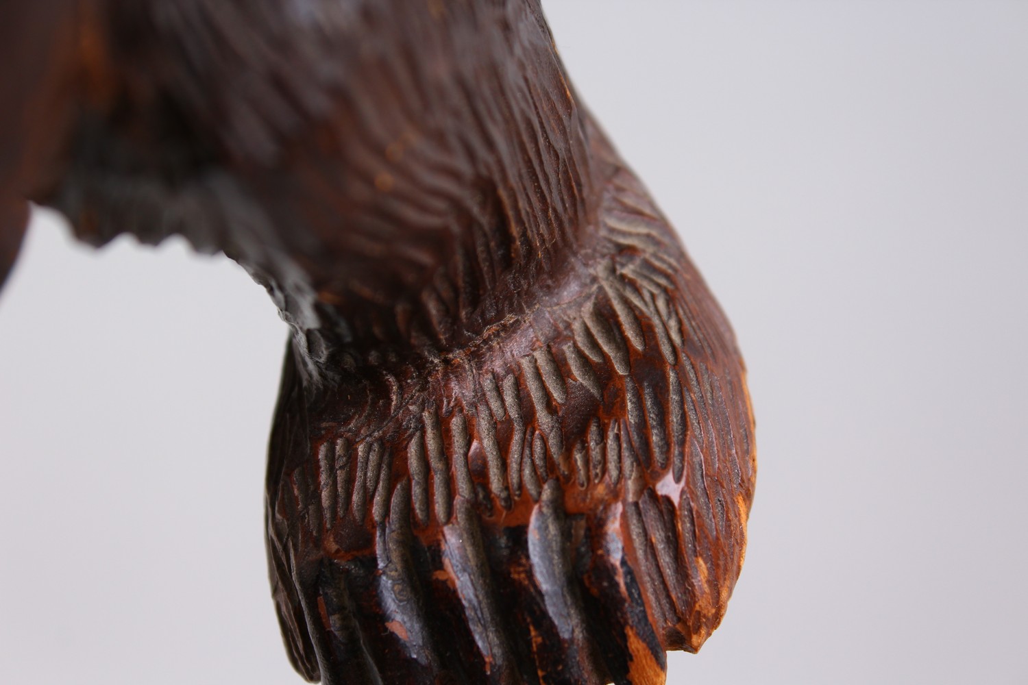 A GOOD 19TH CENTURY BLACK FOREST CARVED WOOD STANDING BEAR CADDY, with hinged head. 11ins high. - Image 12 of 12