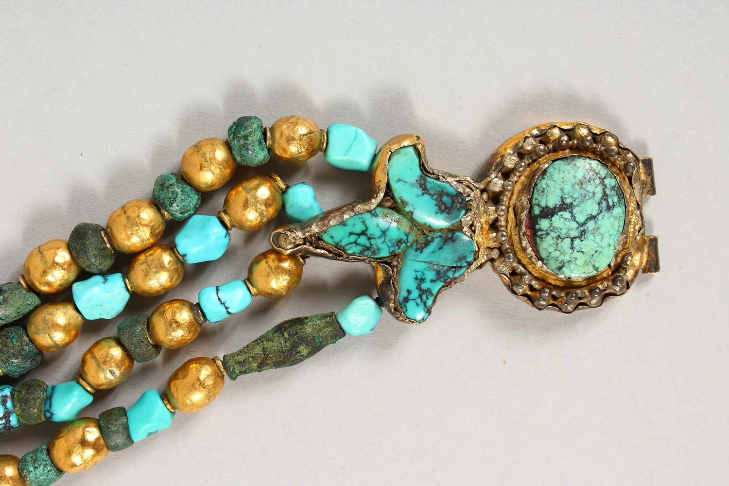 A LARGE ROMAN TURQUOISE BEAD NECKLACE, mounted in a contemporary gilt metal setting. - Image 2 of 8