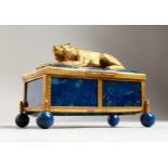 AN UNUSUAL SILVER AND LAPIS LAZULI BOX, the hinged cover mounted with a bear catching a fish, in a