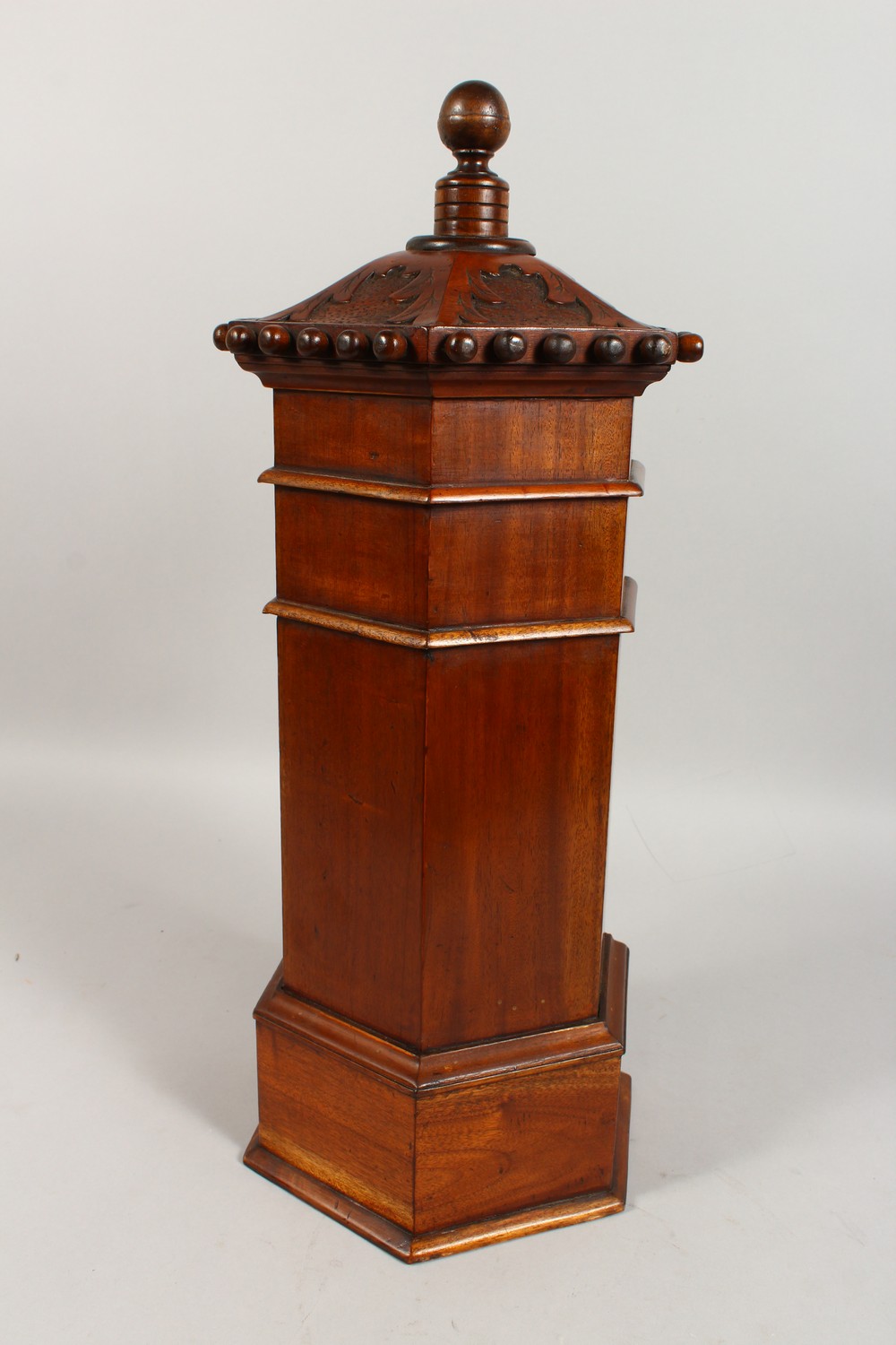 A SUPERB GEORGIAN DESIGN MAHOGANY OCTAGONAL POSTBOX, with carved domed top, letter box, door and - Image 4 of 4