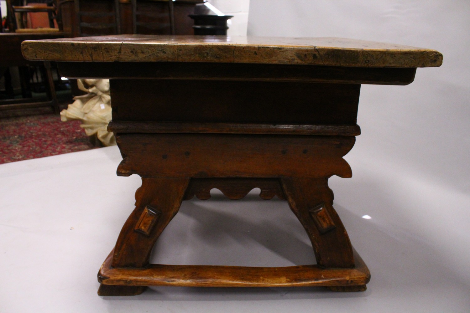 AN UNUSUAL EARLY 18TH CENTURY CONTINENTAL FRUITWOOD AND PINE RENT TABLE, with a sliding thick - Image 4 of 7