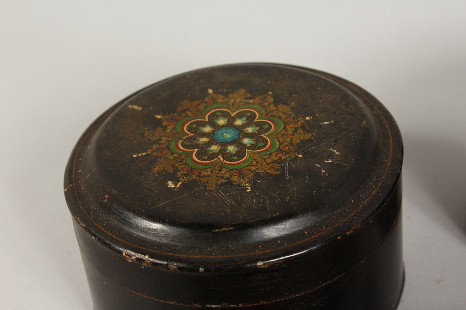 A GROUP OF LATE 19TH CENTURY TOLEWARE ITEMS, to include four trays and three boxes (7). Large - Image 4 of 6