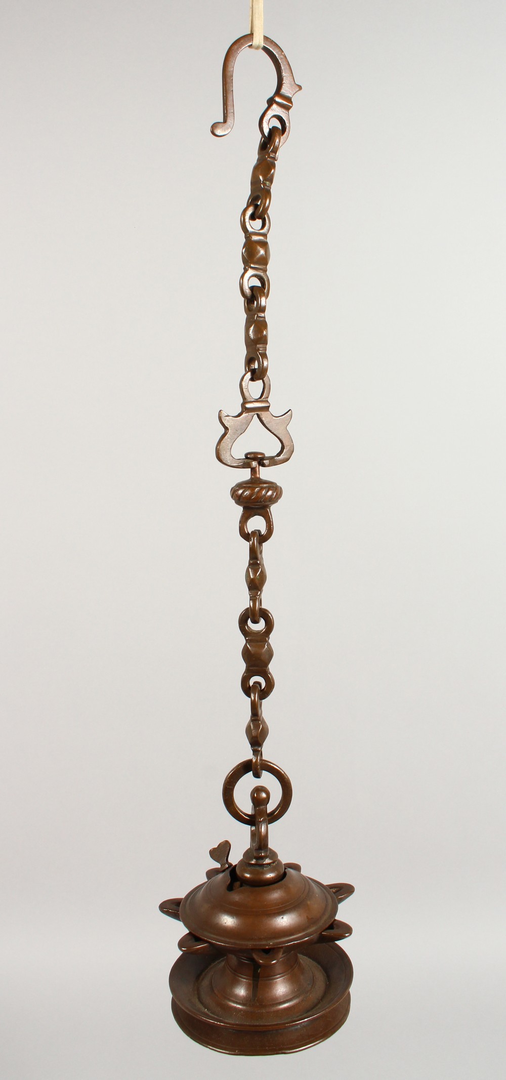 AN 18TH CENTURY JEWISH HANGING BRONZE OIL LAMP with chain. Lamp: 5.5ins high.