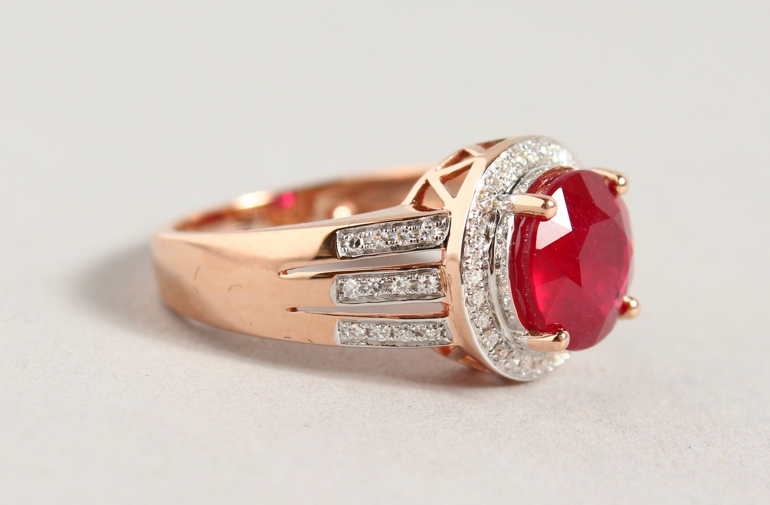 A 14K ROSE GOLD AND DIAMOND RING, set with an oval cut ruby approx. 4ct, diamonds approx. 0.48ct - Image 2 of 6