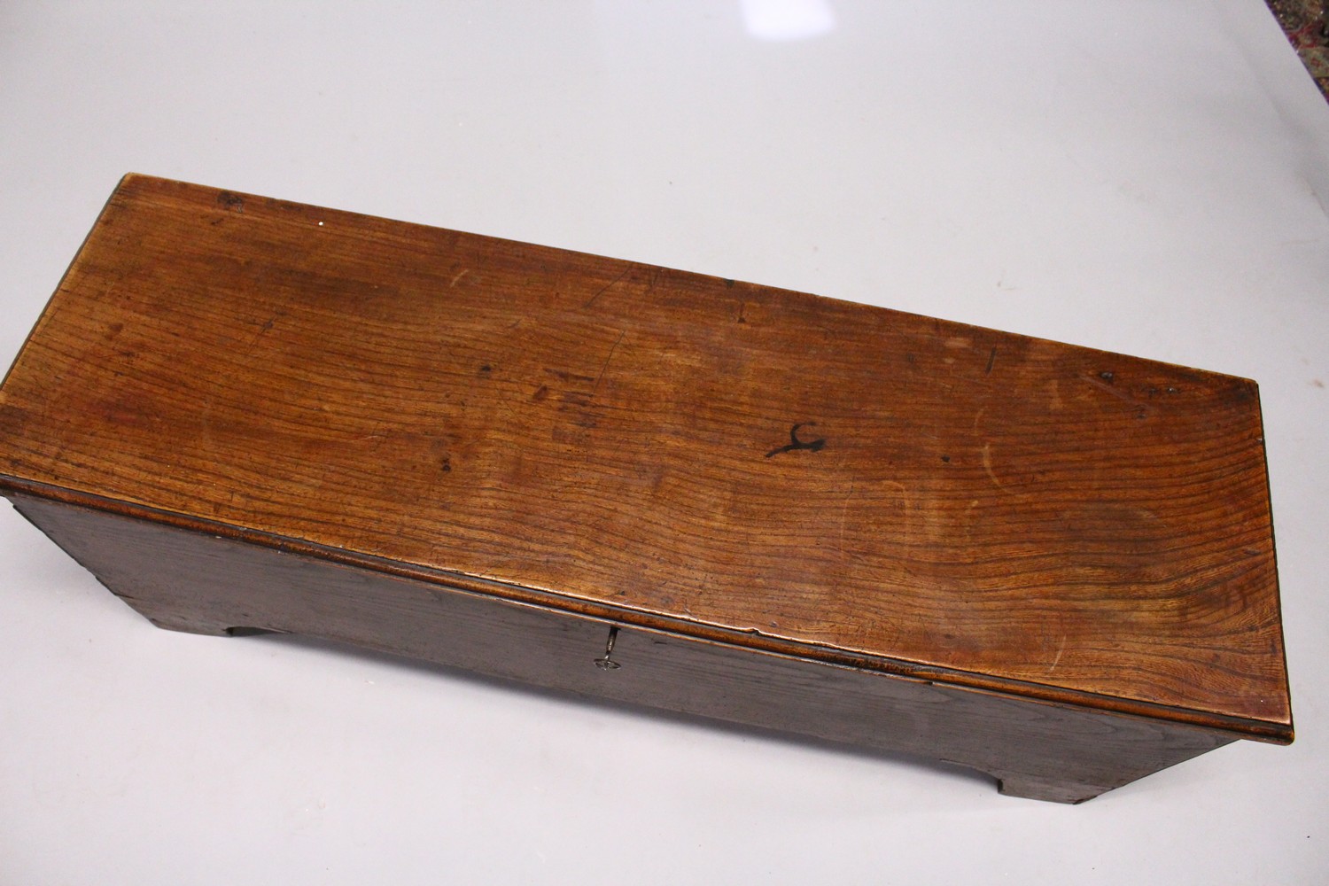 AN 18TH CENTURY ELM SIX PLANK COFFER, on bracket feet. 4ft 0ins long x 14ins wide x 1ft 6ins high. - Image 2 of 7