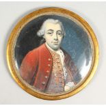 A GEORGE III CIRCULAR PORTRAIT OF A GENTLEMAN. 3ins diameter.