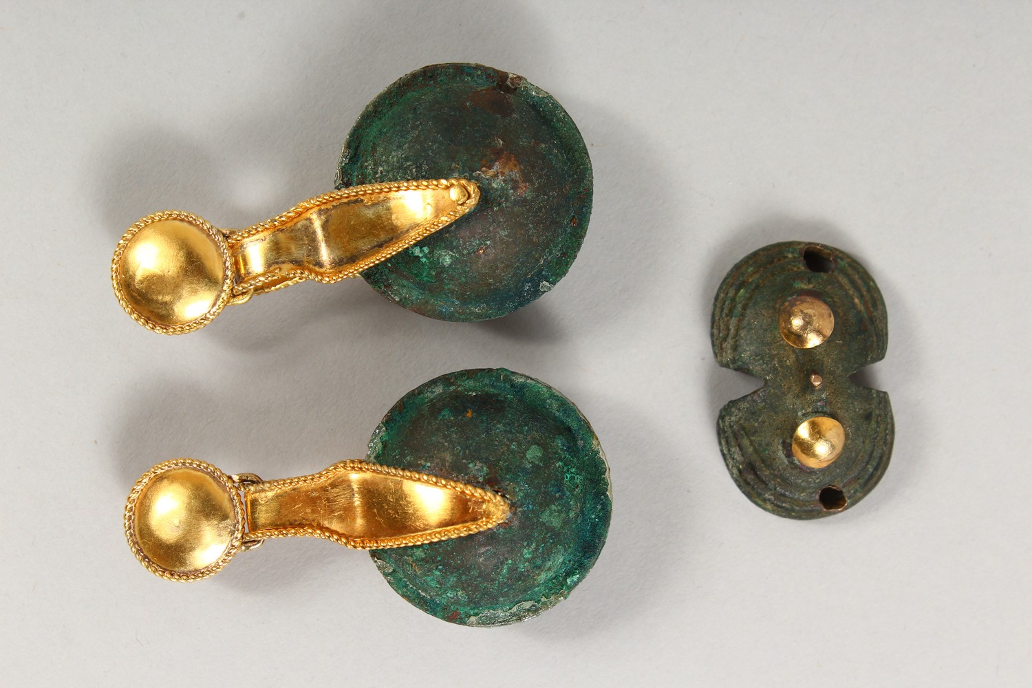 A PAIR OF ROMAN SILVER GILT DROP EARRINGS. - Image 2 of 4