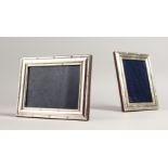 A PAIR OF UPRIGHT PHOTO FRAMES with reeded edge. 7ins x 5.5ins.