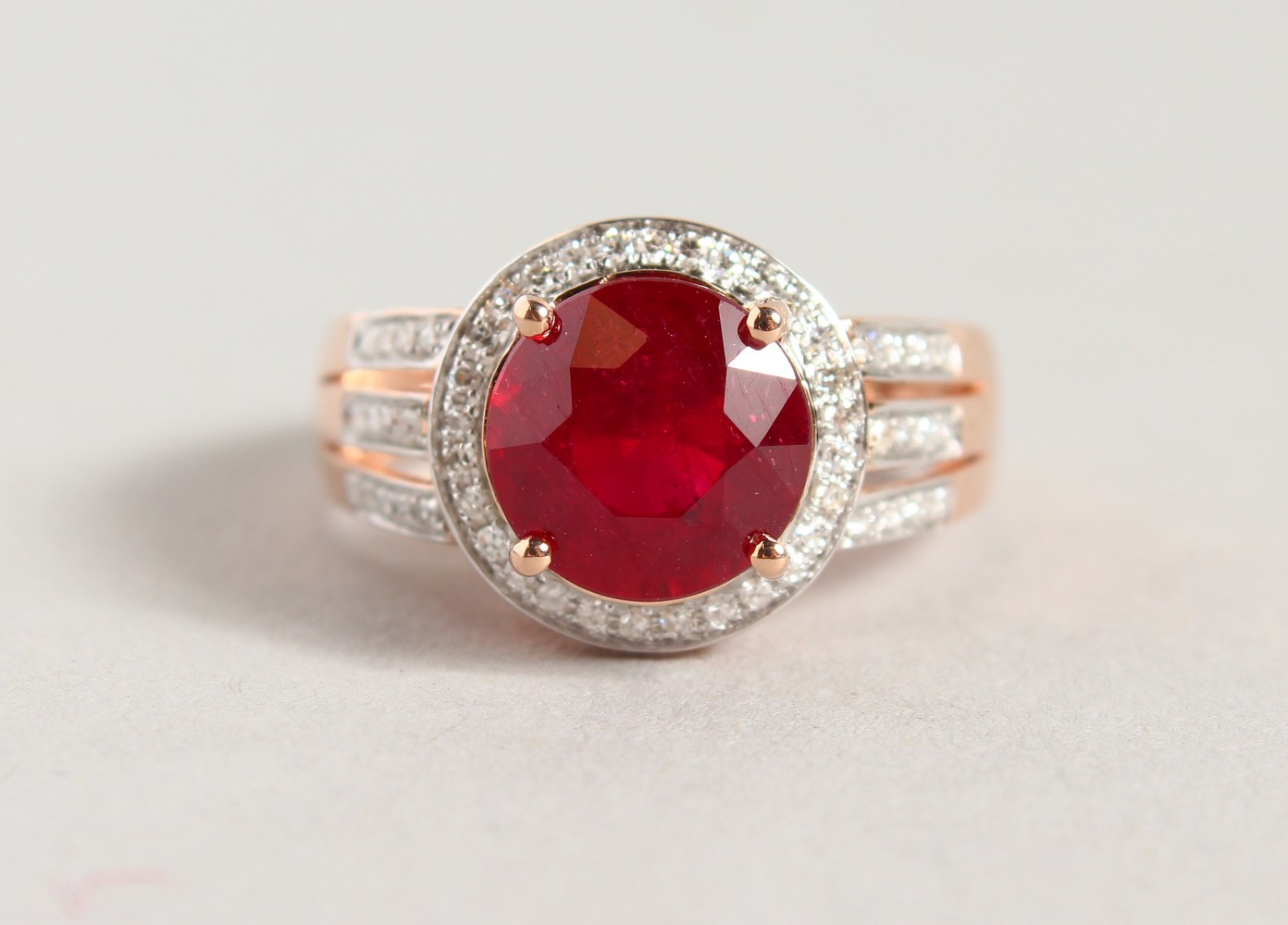 A 14K ROSE GOLD AND DIAMOND RING, set with an oval cut ruby approx. 4ct, diamonds approx. 0.48ct - Image 3 of 6