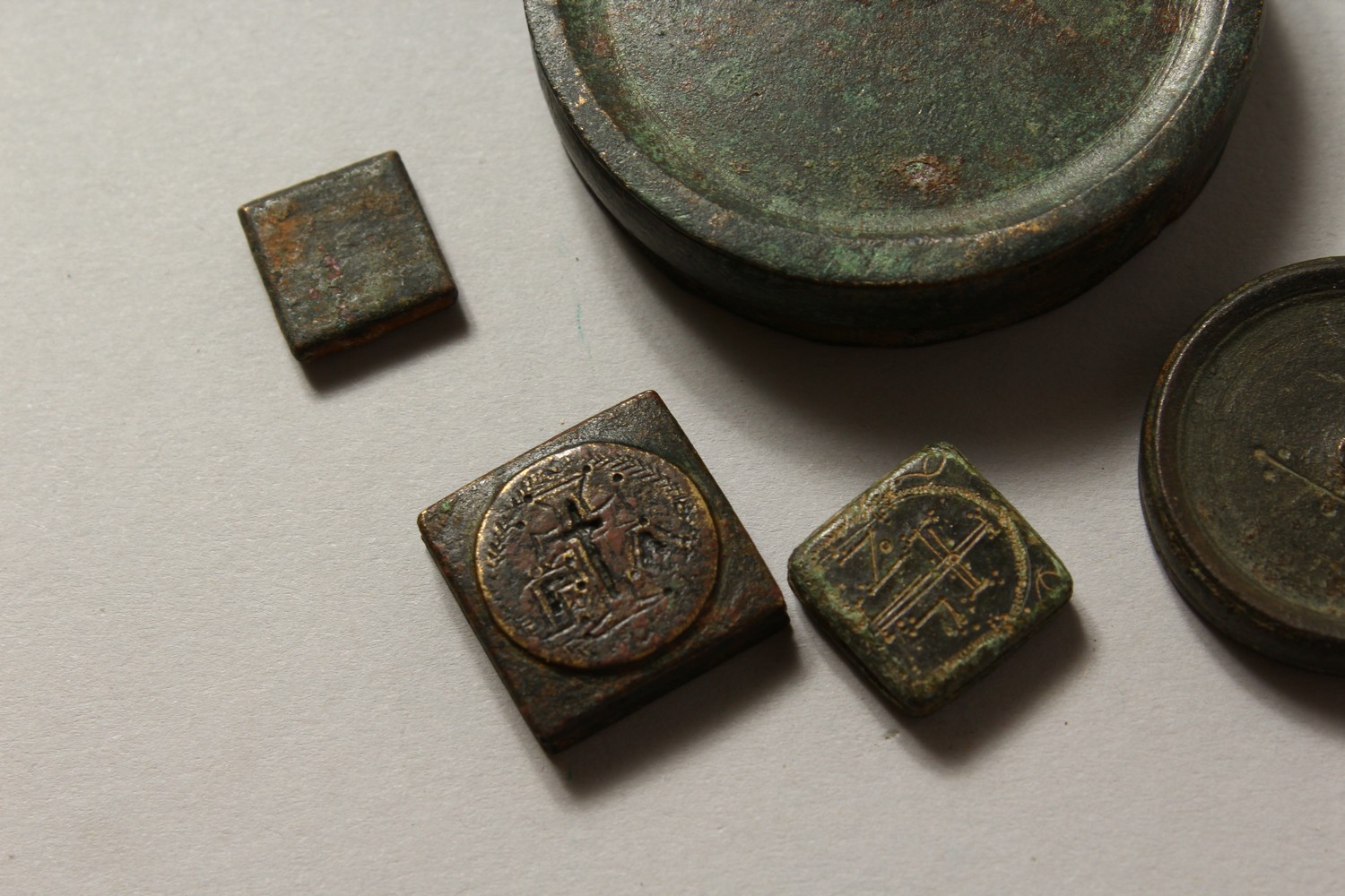 A COLLECTION OF TWENTY-ONE BYZANTINE BRONZE RECTANGULAR AND DISC WEIGHTS. Various Sizes. - Image 13 of 15