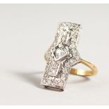 AN 18CT GOLD AND DIAMOND SET ART DECO STYLE RING.