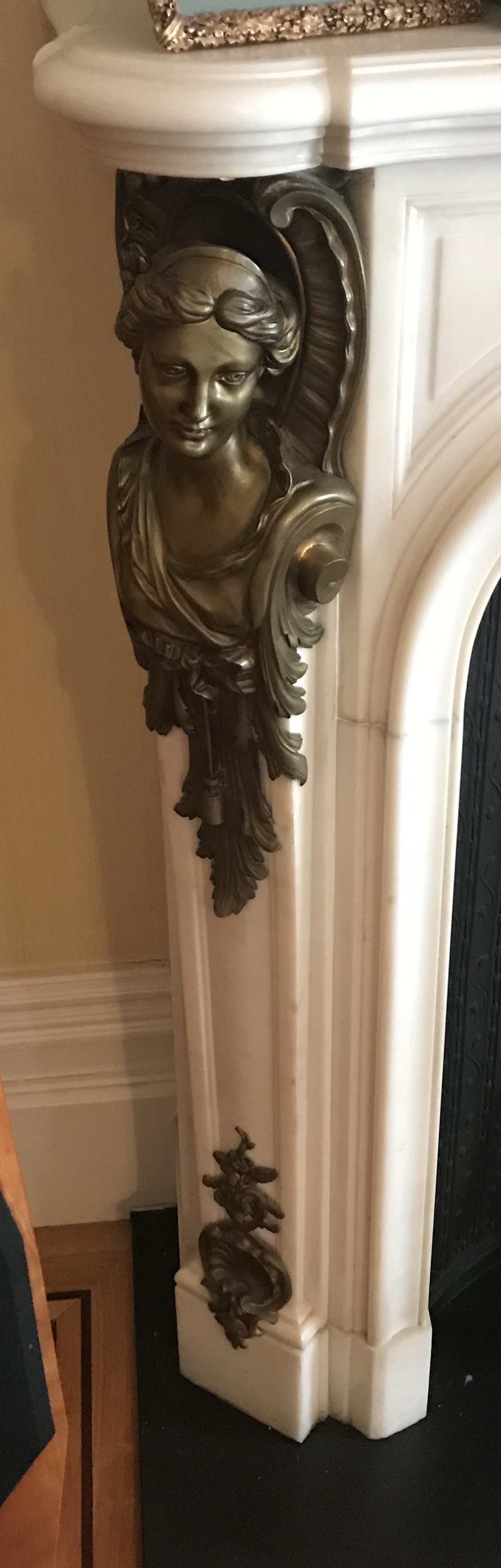 A GOOD LOUIS XVI WHITE MARBLE AND ORMOLU FIRE SURROUND, with serpentine shape mantle, the frieze - Image 5 of 5