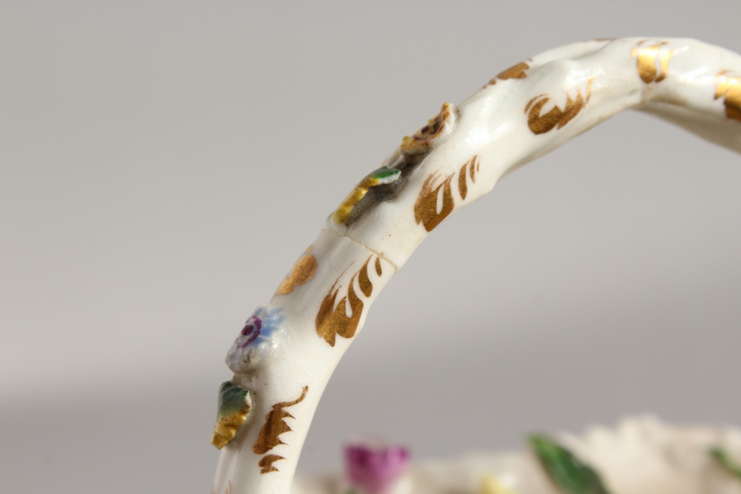 A SMALL PAIR OF ROCKINGHAM BASKETS, the centres painted with a cottage and encrusted with flowers. - Image 9 of 9