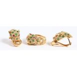 A 14CT GOLD PANTHER RING AND EAR CLIPS, set with emeralds and diamonds.