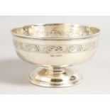 A SMALL EDWARD VII CIRCULAR PEDESTAL BOWL. 5.5ins diameter. Sheffield 1901. Makers Roberts & Belk.