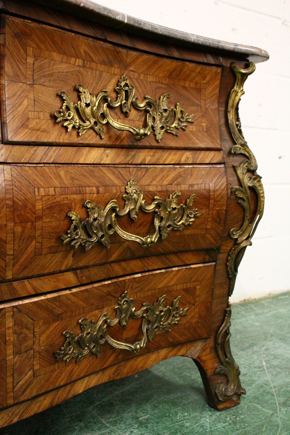 A LOUIS XVTH KINGWOOD BOMBE FRONTED COMMODE by JEAN CHARLES ELLEUME, CIRCA 1755, with grey marble - Image 20 of 37