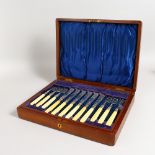 A CANTEEN OF TWELVE FISH KNIVES AND FORKS. Sheffield 1922. Maker Henry Alkins. (12pcs)