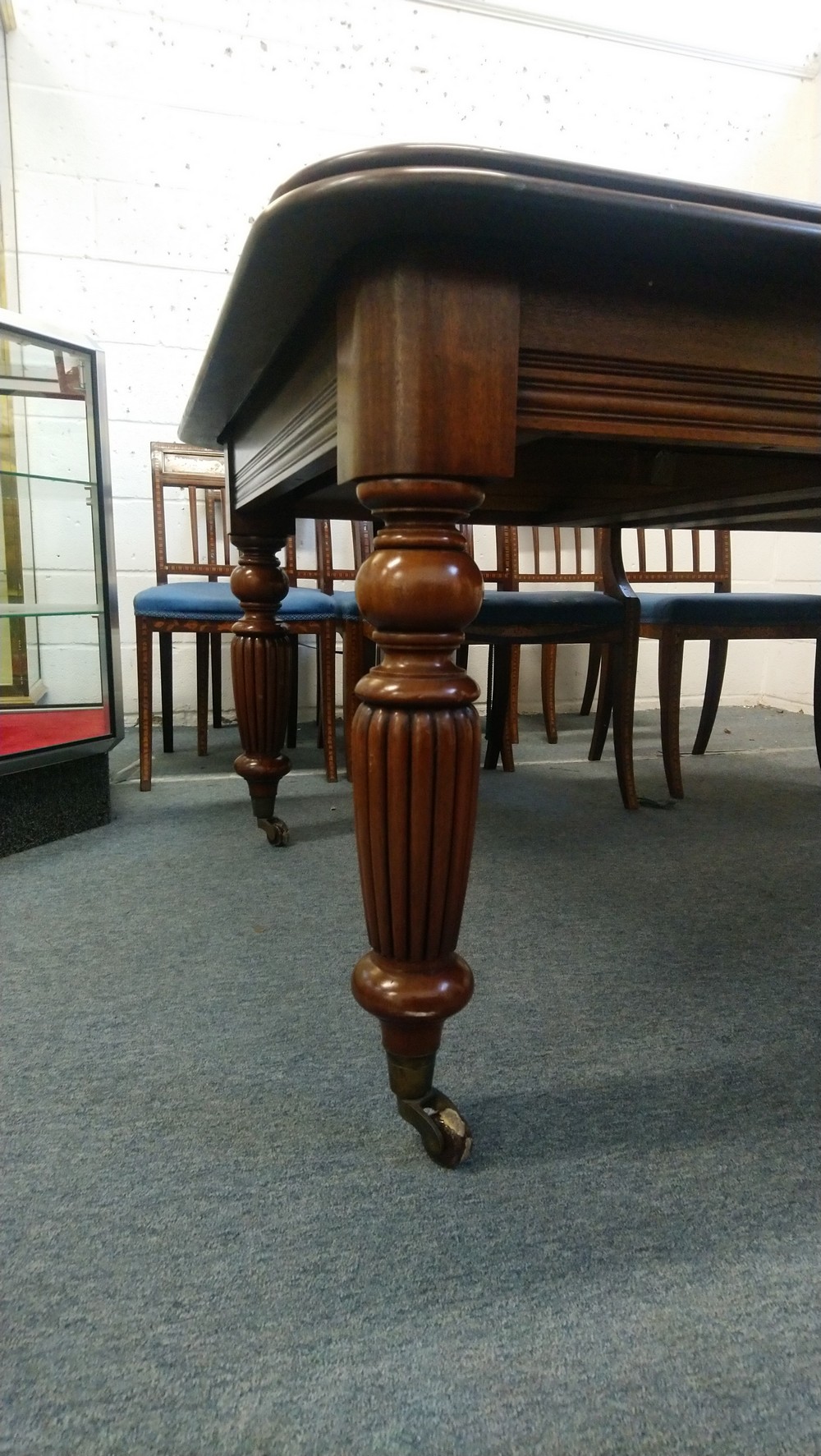 A GOOD VICTORIAN STYLE MAHOGANY EXTENDING DINING TABLE, by Frank Hudson & Son, with three leaves, on - Image 2 of 8