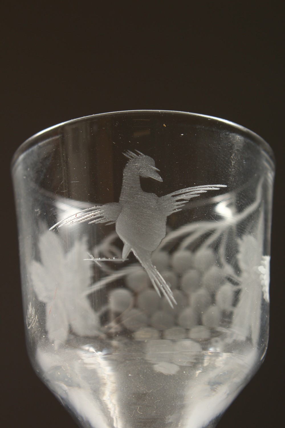 A GEORGIAN WINE GLASS, the bowl engraved with fruiting vines, with white air twist stem. 5.75ins - Image 6 of 8