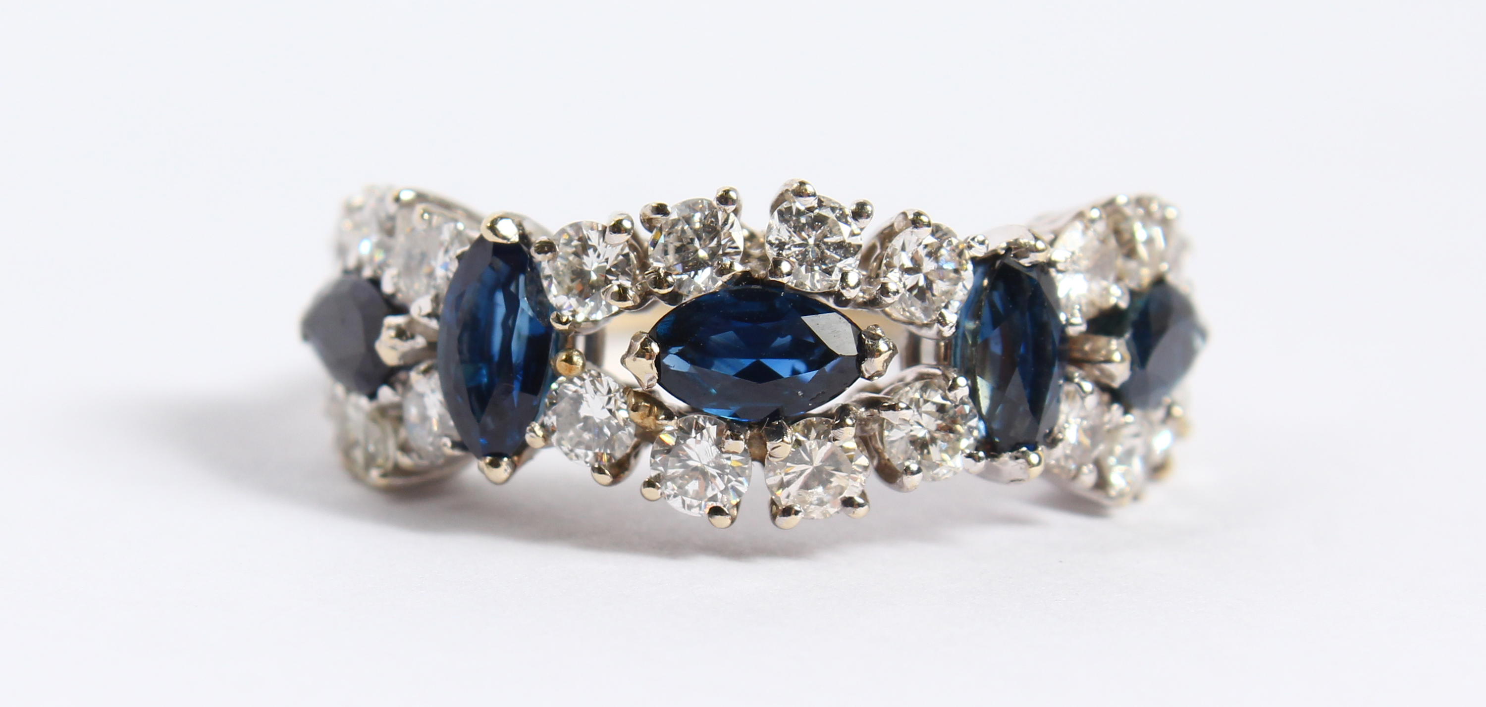 A GOLD SAPPHIRE AND DIAMOND RING.