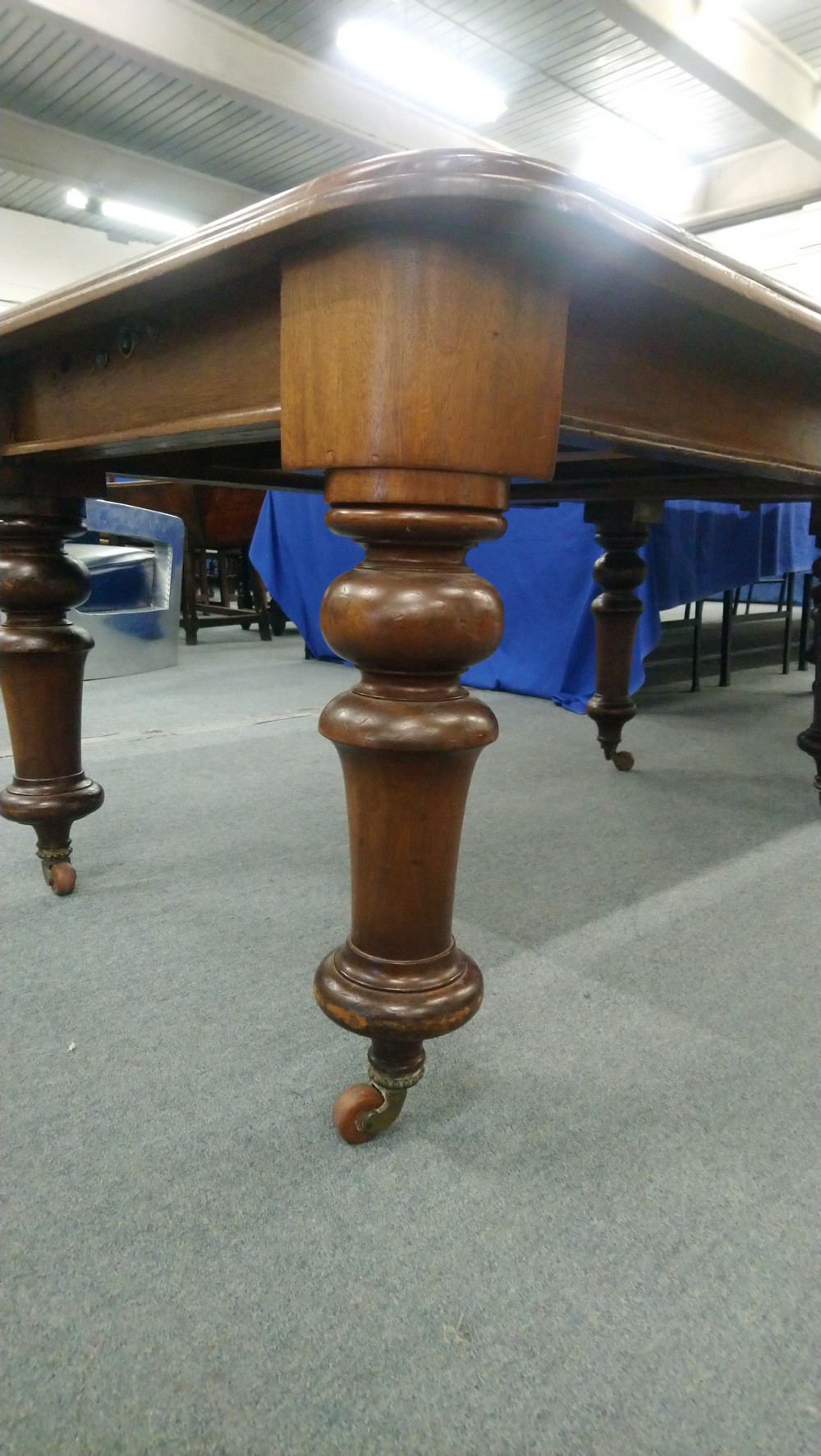 A VICTORIAN MAHOGANY EXTENDING DINING TABLE, with three leaves, on six turned legs, 9' 8" long x - Image 2 of 7