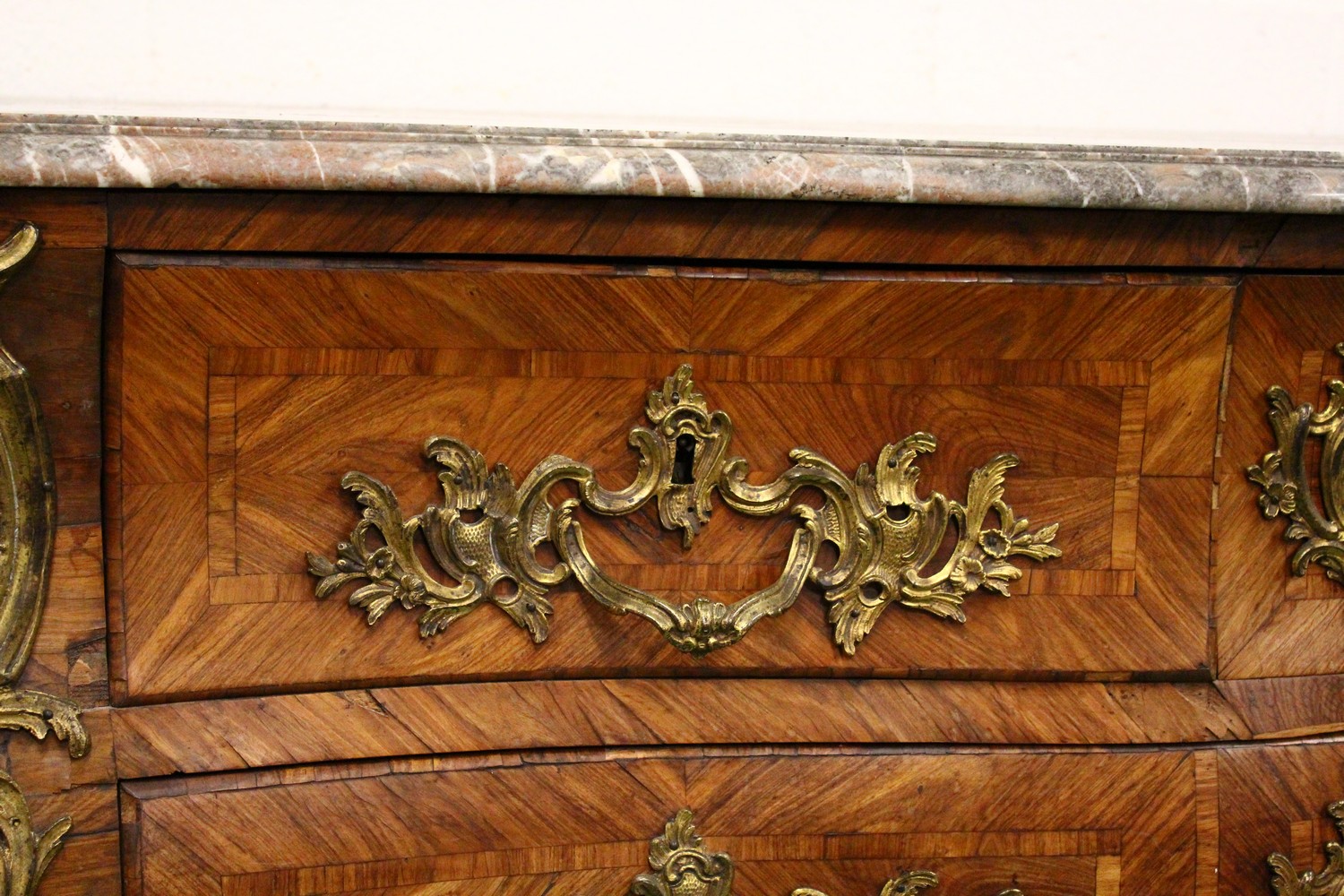 A LOUIS XVTH KINGWOOD BOMBE FRONTED COMMODE by JEAN CHARLES ELLEUME, CIRCA 1755, with grey marble - Image 15 of 37