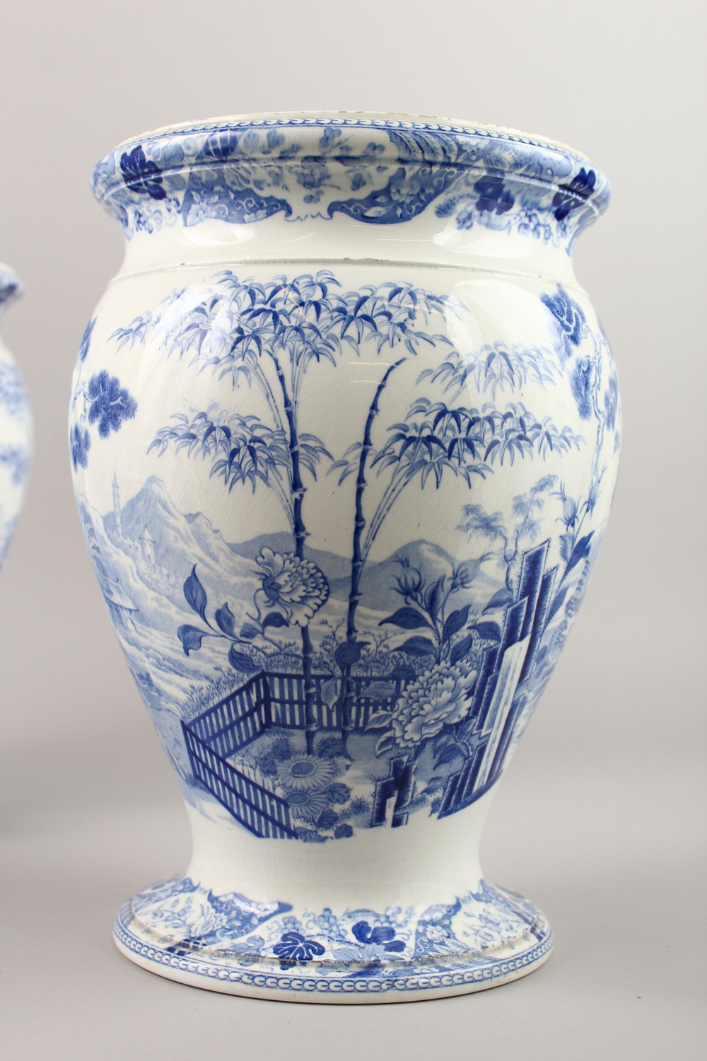 A GOOD PAIR OF WEDGWOOD BLUE AND WHITE VASES WITH LIDS with a Chinese landscape pattern. Impressed - Image 2 of 17