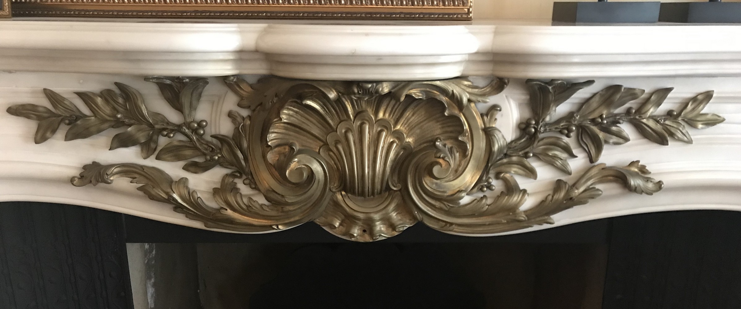 A GOOD LOUIS XVI WHITE MARBLE AND ORMOLU FIRE SURROUND, with serpentine shape mantle, the frieze - Image 2 of 5