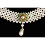 A LARGE SILVER AND ENAMEL PEARL CHOKER NECKLACE.