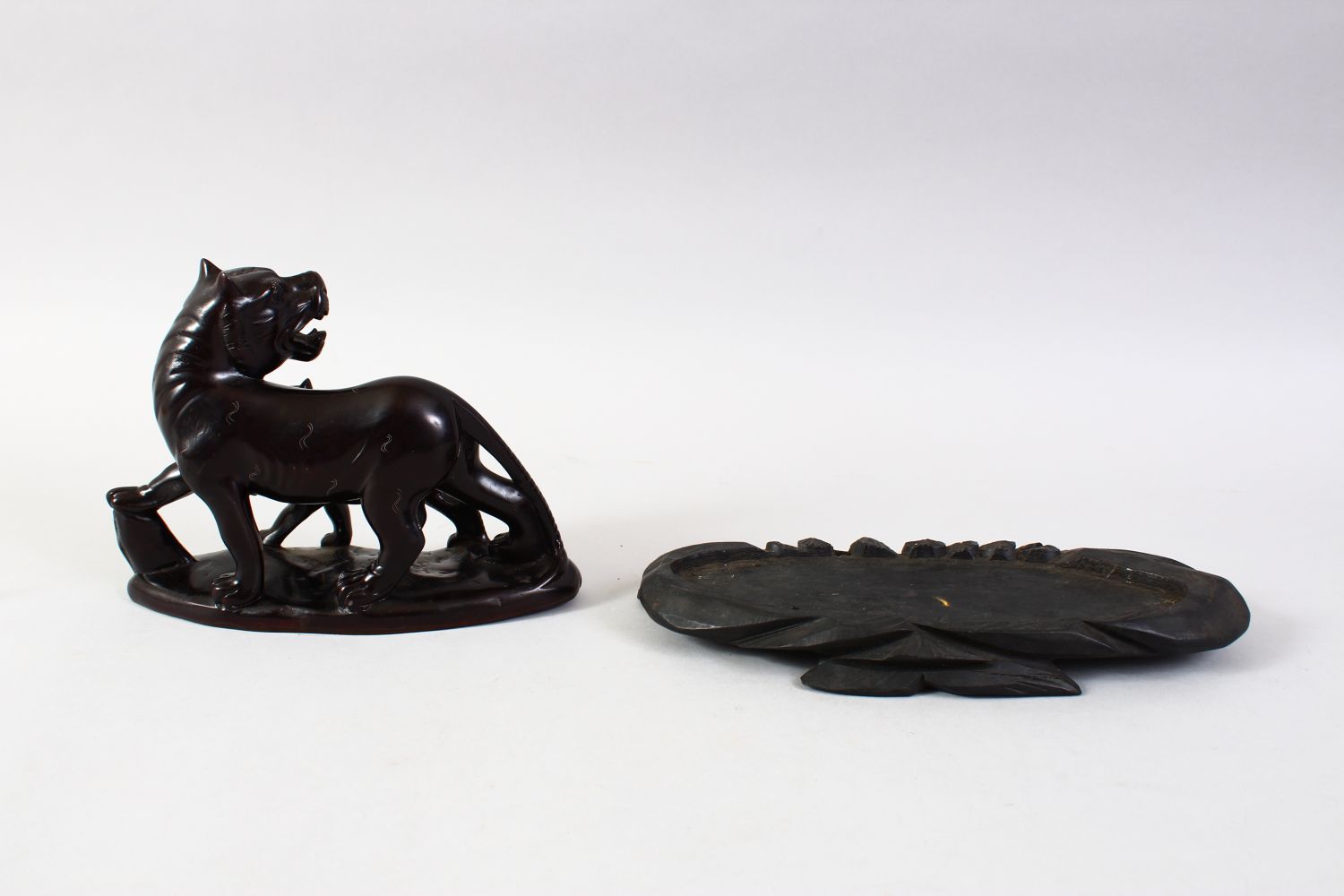 AN UNUSUAL CHINESE CARVED OBSIDIAN STONE FIGURE OF TWO KYLIN. the carved stone figure depicting - Image 5 of 6