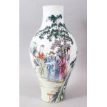 A GOOD CHINESE REPUBLIC STYLE FAMILLE ROSE PORCELAIN VASE, the body of the vases decorated with