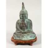 A GOOD SMALL 18TH / 19TH CENTURY CAST BRONZE BUDDHA, seated holding a temple in his hand, with