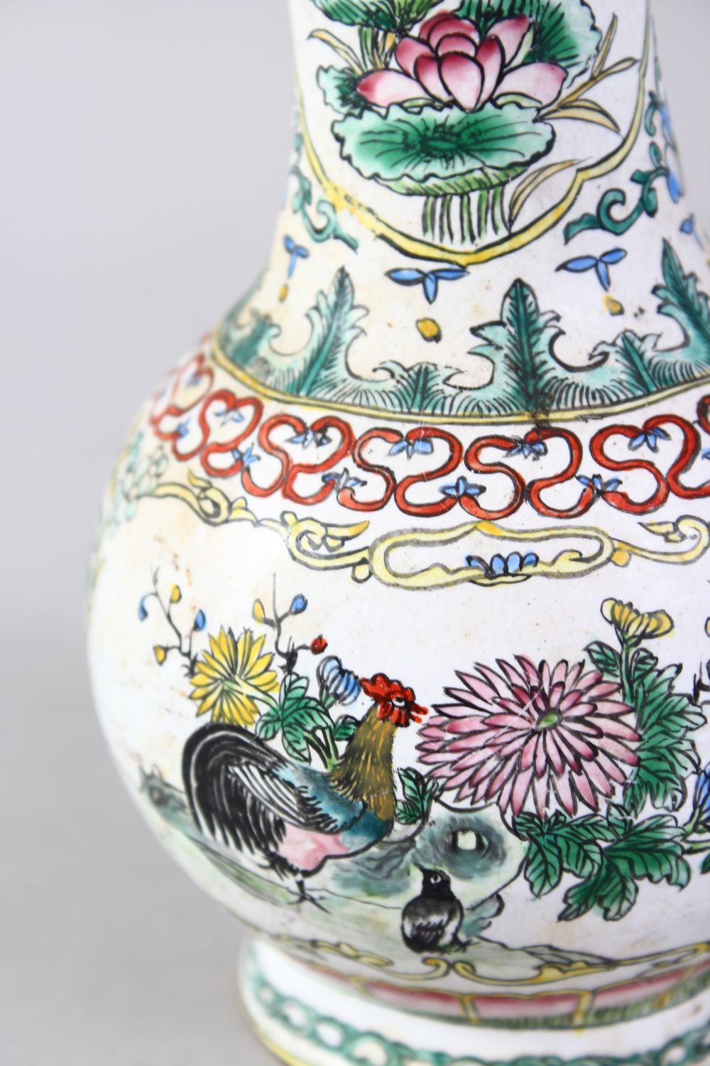 TWO 19TH / 20TH CENTURY CHINESE ENAMEL VASE & BOX AND COVER, the vase decorated with panels upon a - Image 2 of 3