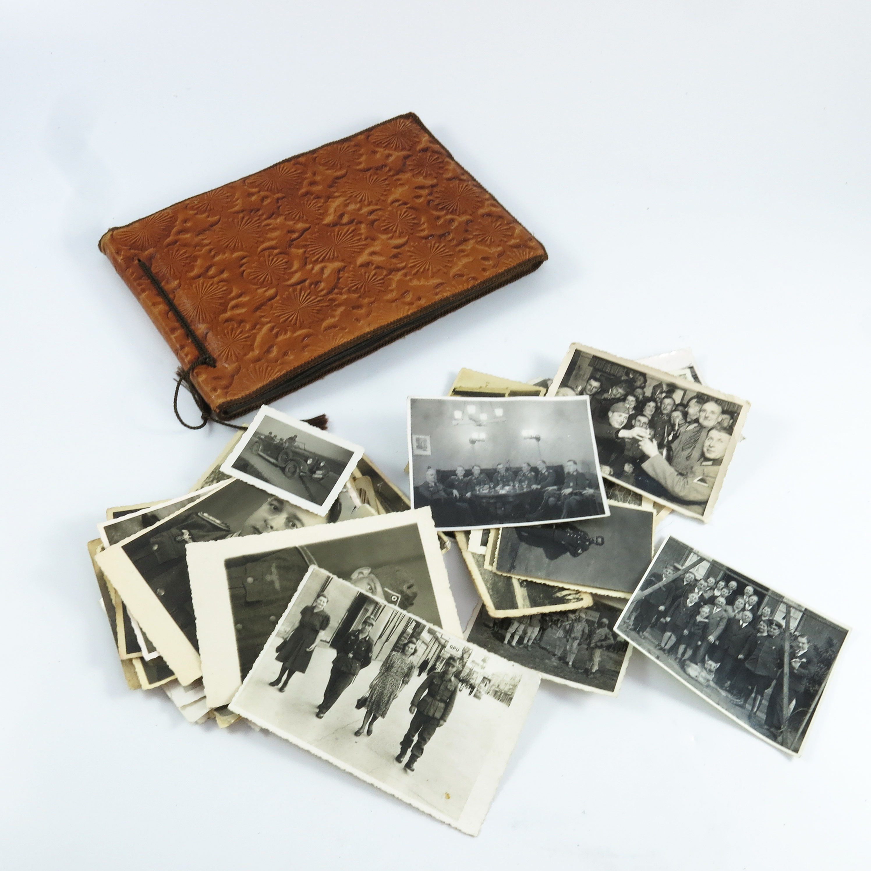 GERMAN WARTIME PHOTOGRAPH ALBUM AND QTY OF LOOSE WARTIME PHOTOGRAPHS