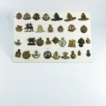 MILITARIA, A DISPLAY OF MILITARY INSIGNIA TO THE GLOSTER REGIMENT OFFICERS AND O/R, CAP, COLLAR