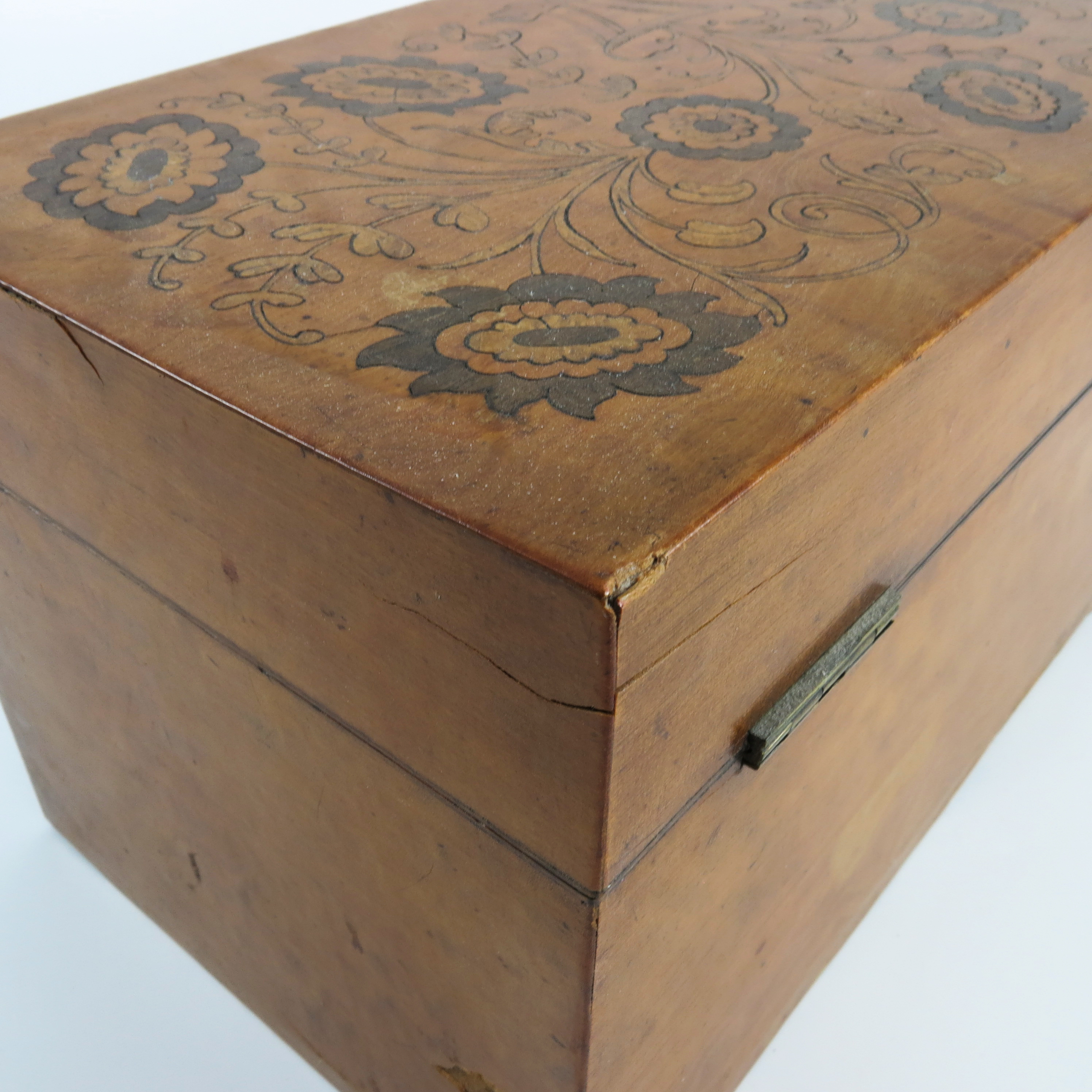 TEA CADDY WITH FLORAL POKER WORK DECORATION AND FITTED INTERIOR - Image 6 of 8
