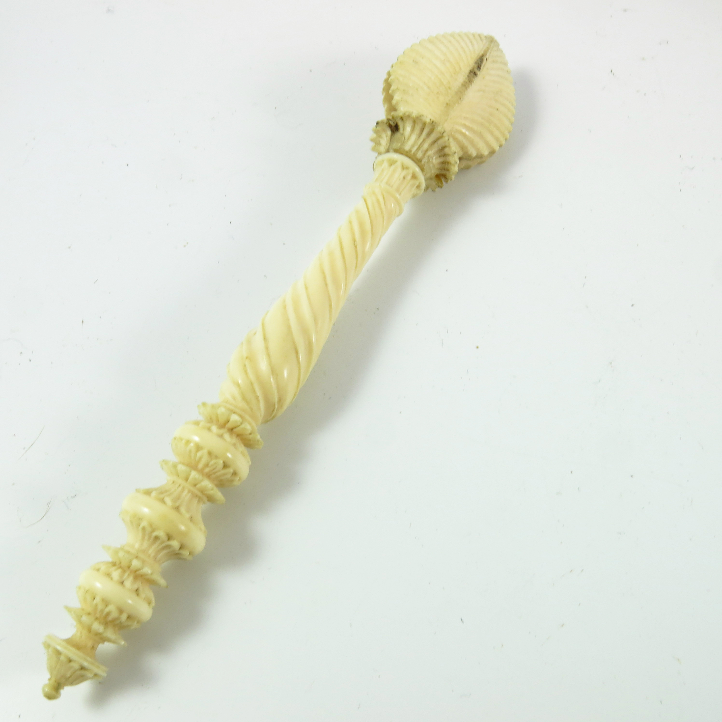 INTRICATELY CARVED 19TH CENTURY IVORY SEAL HANDLE/ TAMPER AND A SPOON - Image 3 of 3