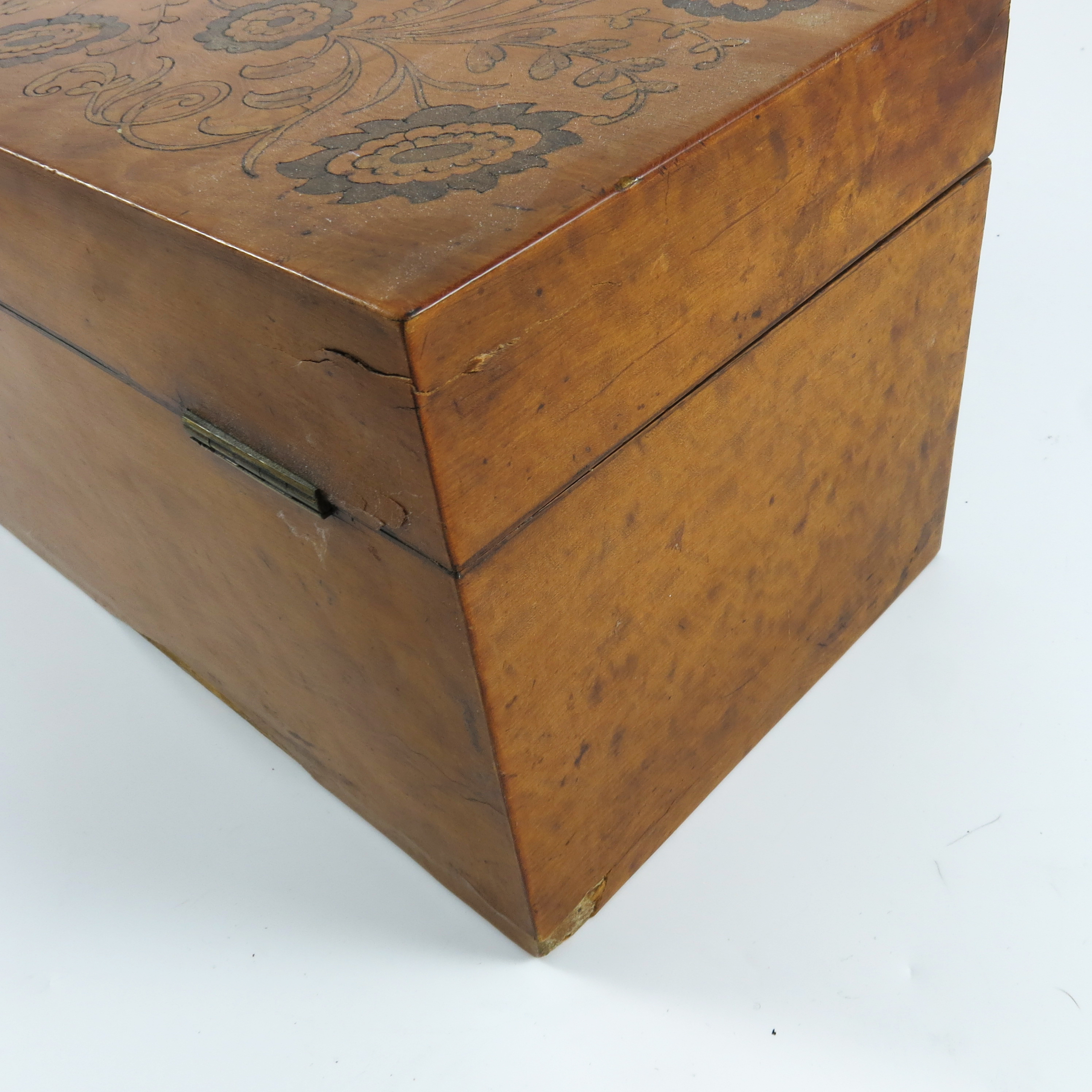 TEA CADDY WITH FLORAL POKER WORK DECORATION AND FITTED INTERIOR - Image 8 of 8