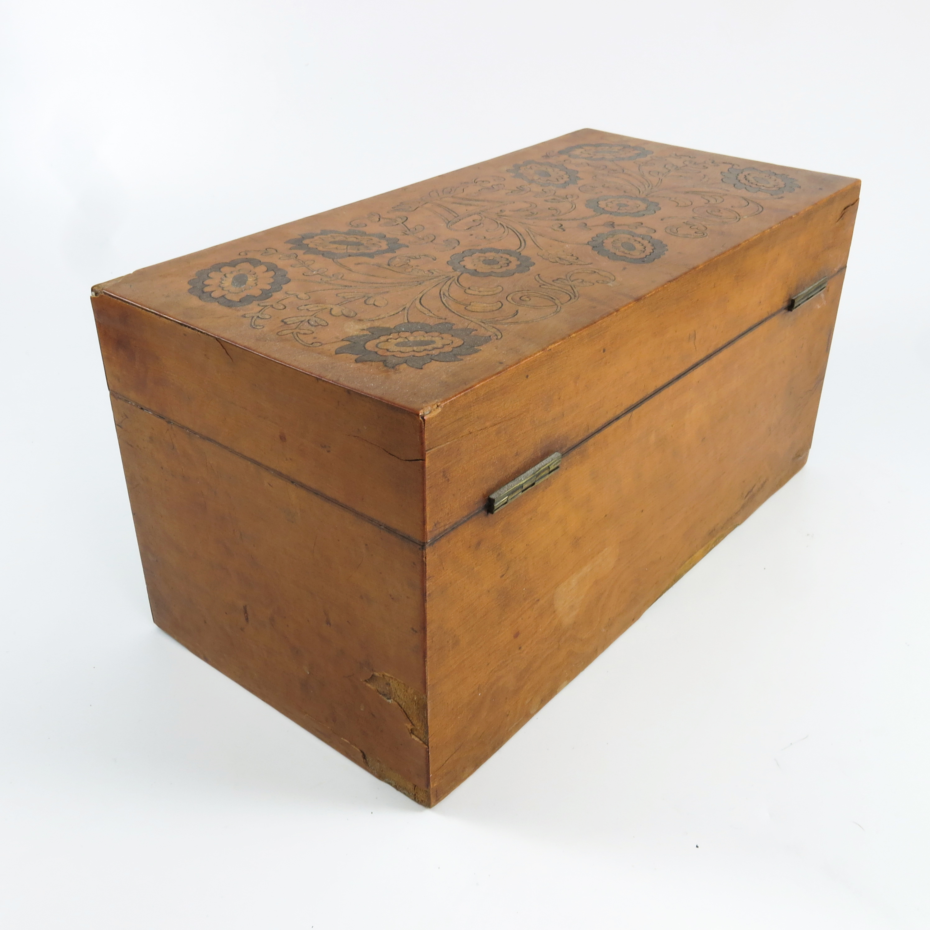 TEA CADDY WITH FLORAL POKER WORK DECORATION AND FITTED INTERIOR - Image 4 of 8