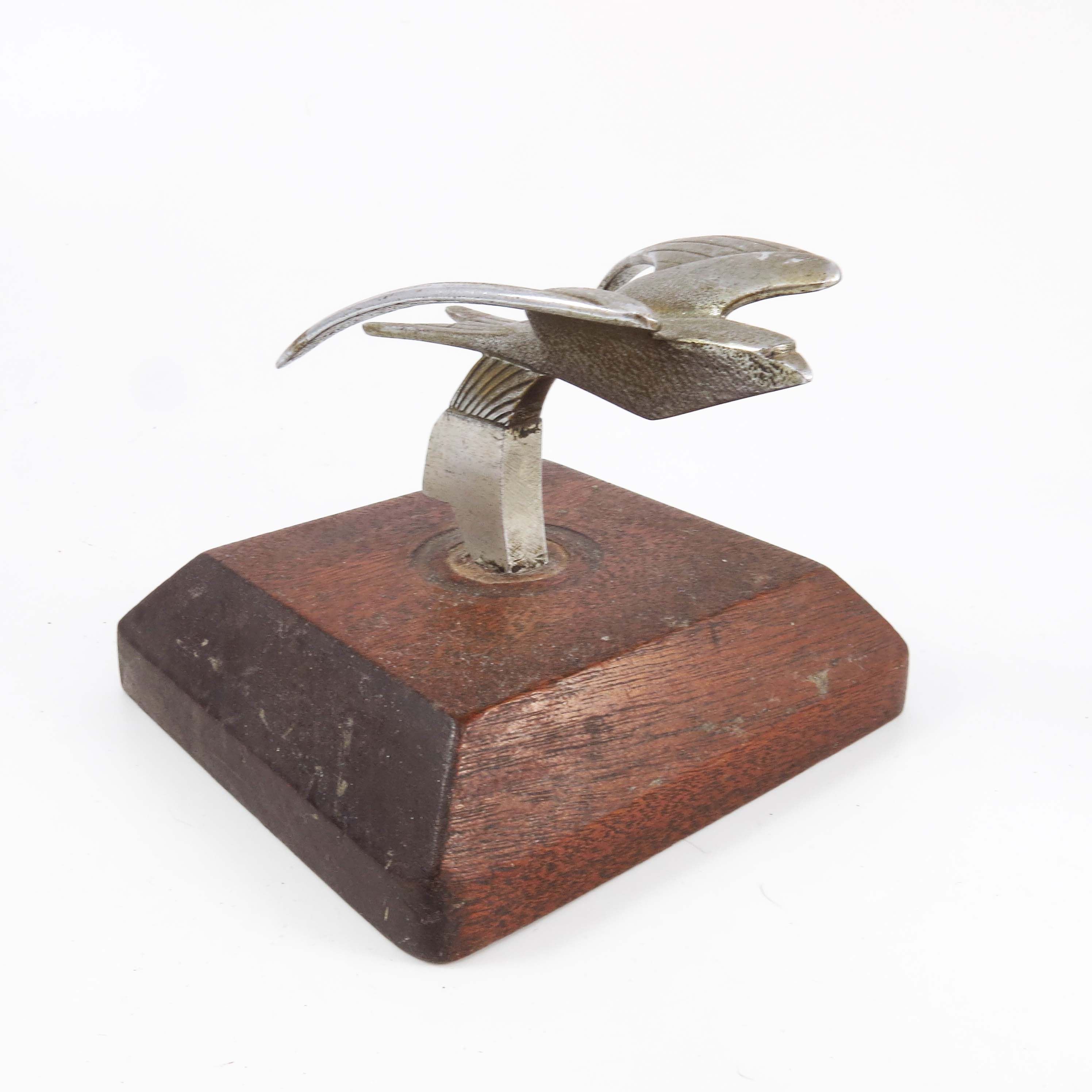 SWALLOW/ SWIFT CAR MASCOT MOUNTED ON A PLINTH, DESMO?