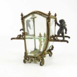 A GOOD QUALITY 19TH CENTURY FRENCH NOVELTY VITRINE IN THE FORM OF A SEDAN CHAIR, GILT BRASS AND