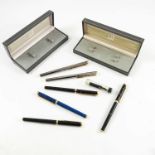 6 VARIOUS DUNHILL FOUNTAIN PENS, EACH WITH A 14K NIB, VARIOUS COLOURS, 2 BOXES AND A SPARE NIB
