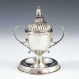 SILVER TROPHY FORM LAMP/ TABLE LIGHTER, HENRY CHARLES FREEMAN, LONDON 1903, APPROX. 9.5 cm H. 85g