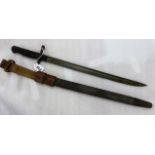 REMINGTON 1917 BAYONET, WOODEN HANDLE, LEATHER SCABBARD WITH CROWS FOOT MARK, BLADE APPROX. 43 cm,