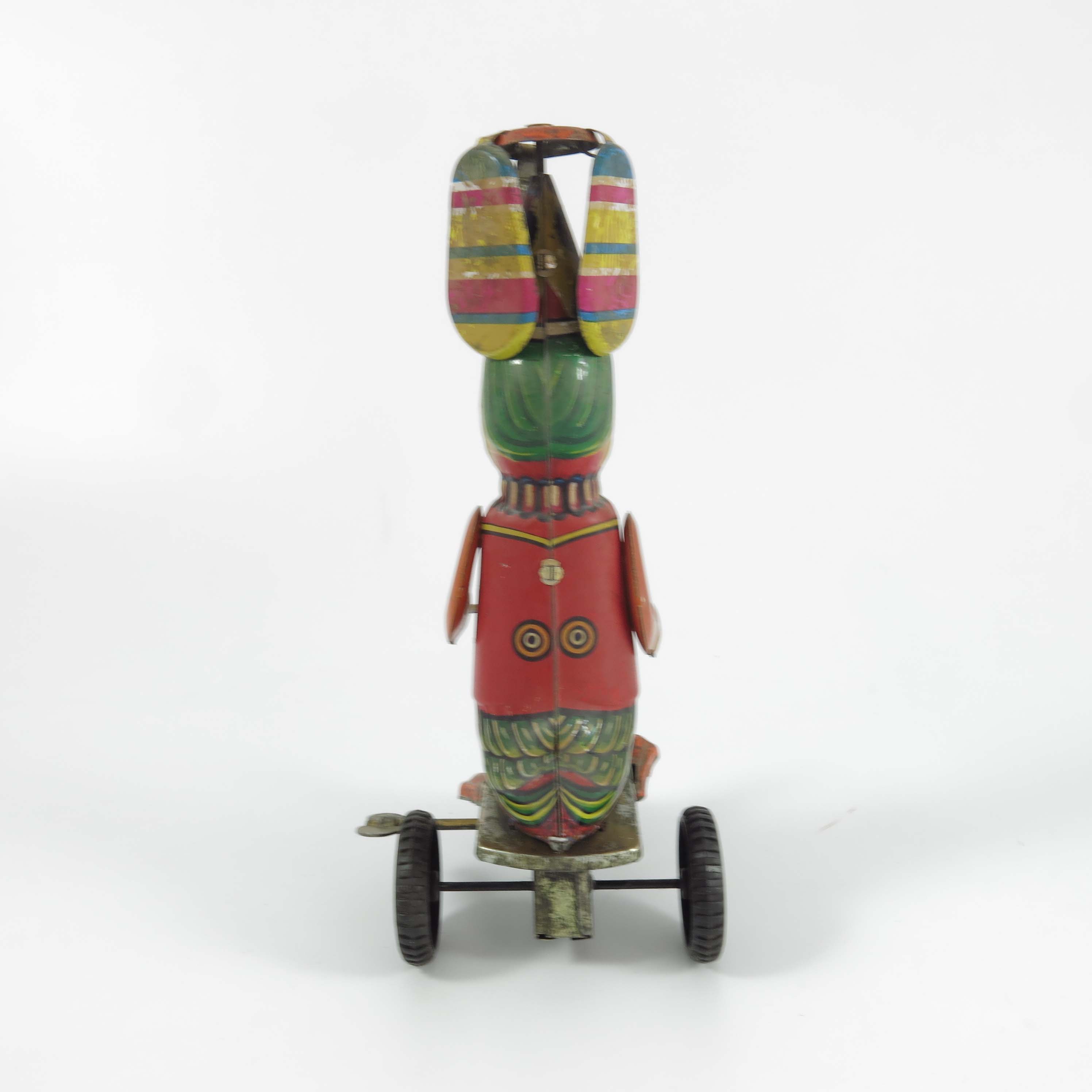 GERMAN CLOCKWORK DUCK ON A TRICYCLE WITH PROPELLER HAT, PROBABLY JW TOYS - Image 3 of 4