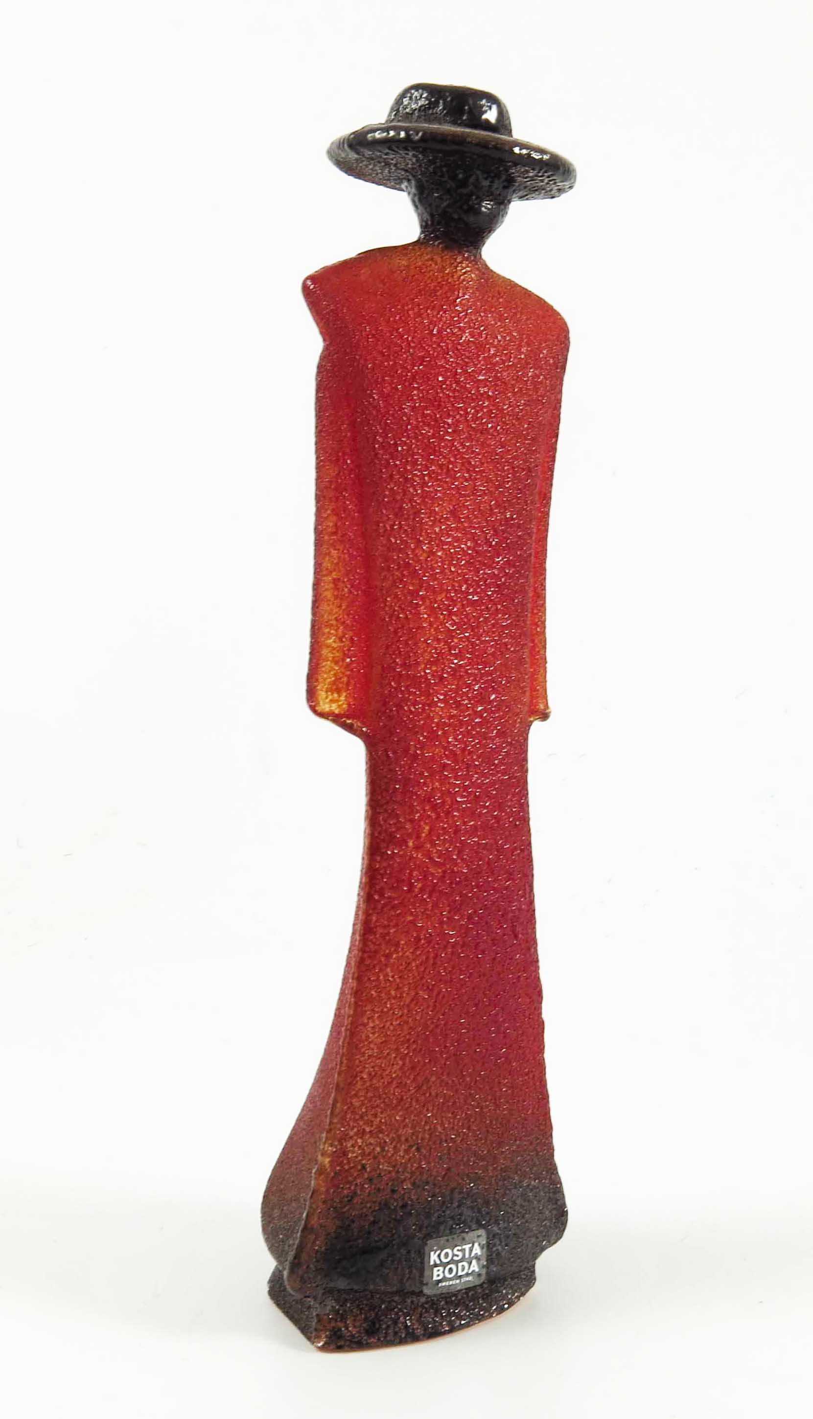 KOSTA BODA 'CATWALK' FIGURE DESIGNED BY KJELL ENGMAN, APPROX. 19 cm