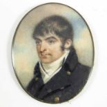 SMALL OVAL PORTRAIT MINIATURE GENTLEMAN IN REGENCY COAT