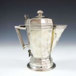 AN IMPRESSIVE ART DECO STYLE OCTAGONAL COFFEE POT WITH SILVER HANDLE, APPROX. 620g, GOLDSMITHS &