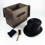 HENRY CORDY, NEWPORT, BLACK SILK TOP HAT IN FITTED BOX WITH ACCESSORIES, APPROX. 19.5 X 16 cm AND